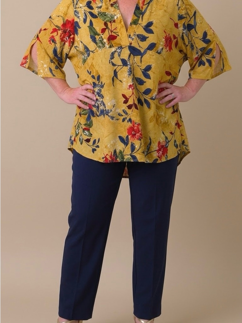 Plus-Size Yellow Floral V-Neck Tunic with Split Sleeves